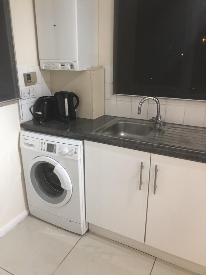 Waltham Abbey Private Property المظهر الخارجي الصورة